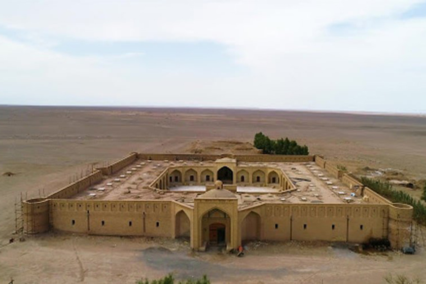 کاروانسرای کویر مرنجاب